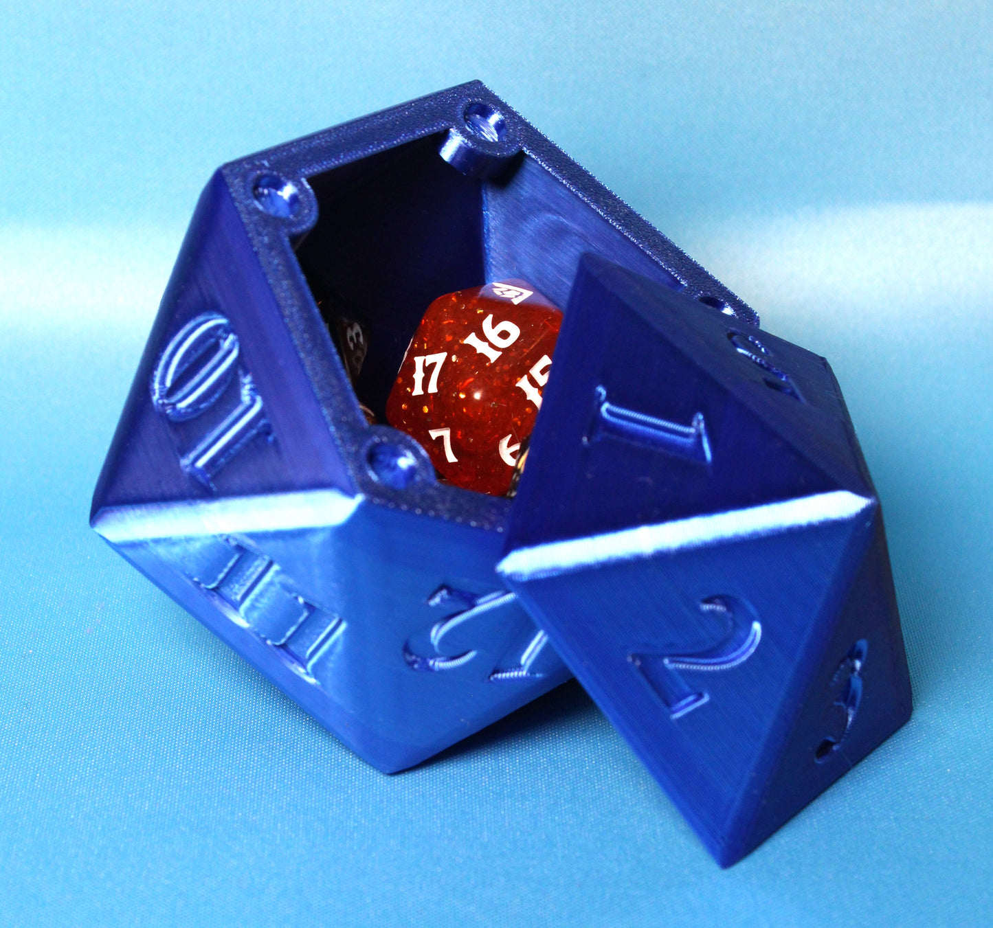 3D Printed D20 Shaped dice box with Magnetic Lid