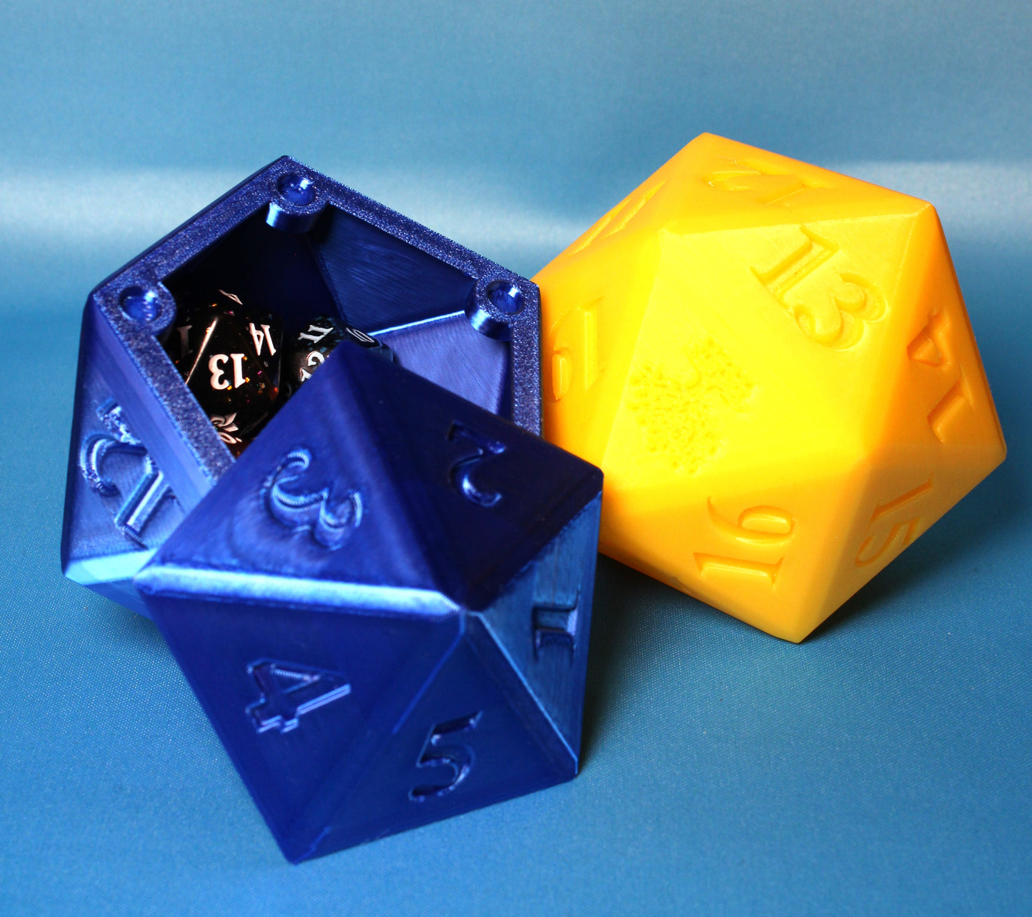 3D Printed D20 Shaped dice box with Magnetic Lid